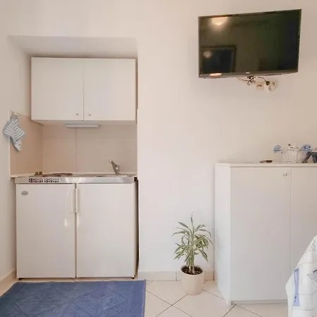 Alma One Apartment
