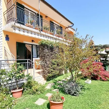 Apartment Alma One *